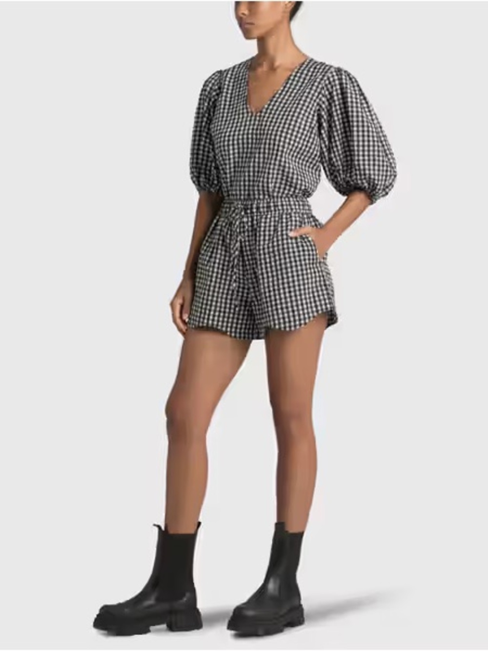GANNI SMALL - size 36 Plaid V-Neck Top & Short Set in Black & White